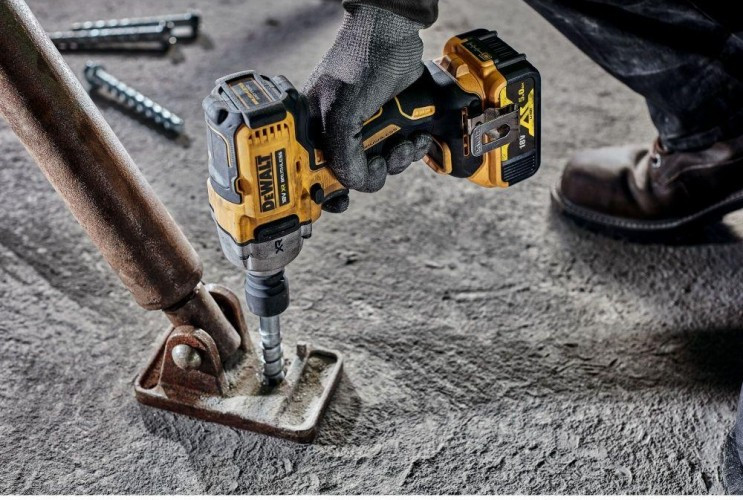 Гайковерт аккумуляторный DeWALT DCF 892 P2T ударный, бесщеточный DCF892P2T