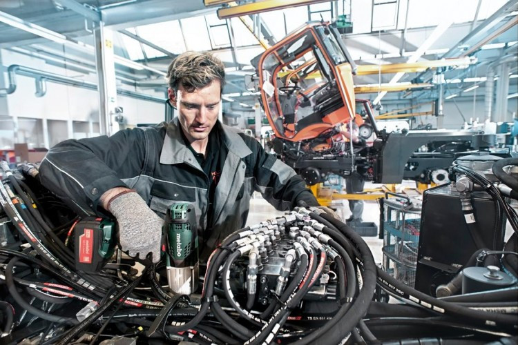 Гайковерт аккумуляторный METABO SSW 18 LTX 4,0 Ач 600 ударный 602198500