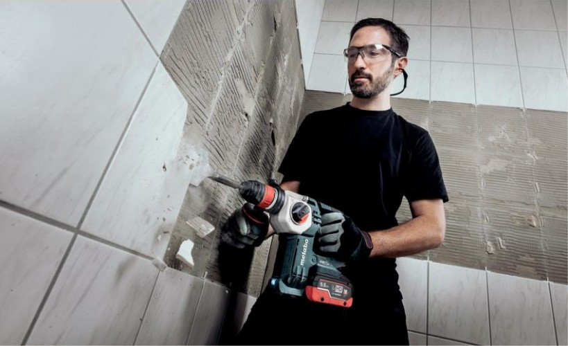 Перфоратор аккумуляторный METABO KHA 18 LTBL 24Q + ISA18LTX 1х4.0 Ач, 1х5,5 Ач, бесщеточный 600211930