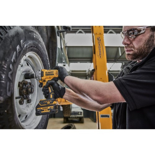 Гайковерт аккумуляторный DeWALT DCF 892 N ударный,без АКБ и З/У DCF892N